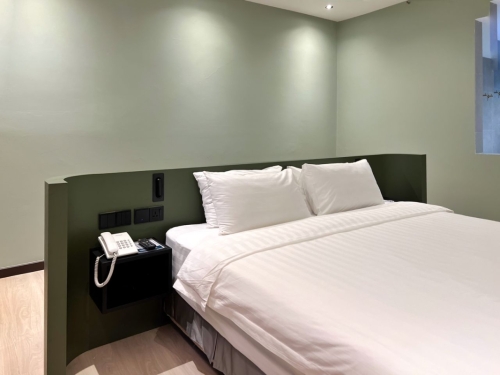 EmeraldRoom1
